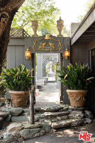 $2,250,000 | 8805 Lookout Mountain Avenue, Los Angeles, CA 90046