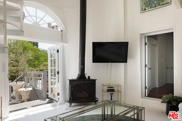 $2,250,000 | 8805 Lookout Mountain Avenue, Los Angeles, CA 90046