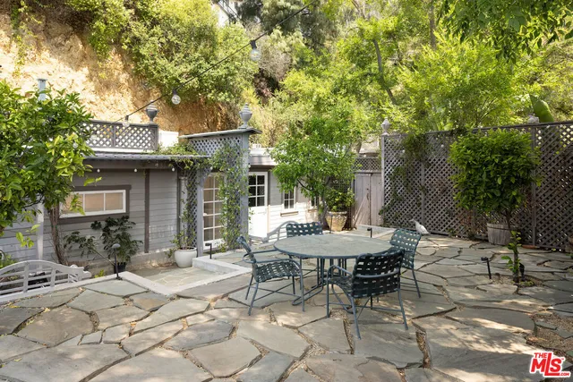 $2,250,000 | 8805 Lookout Mountain Avenue, Los Angeles, CA 90046