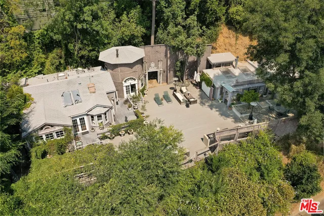 $2,250,000 | 8805 Lookout Mountain Avenue, Los Angeles, CA 90046