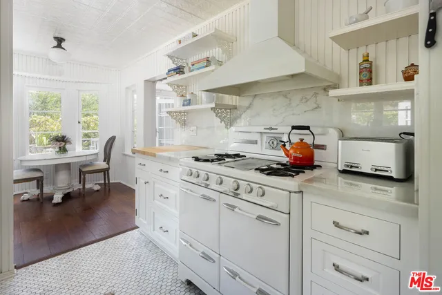 $2,250,000 | 8805 Lookout Mountain Avenue, Los Angeles, CA 90046