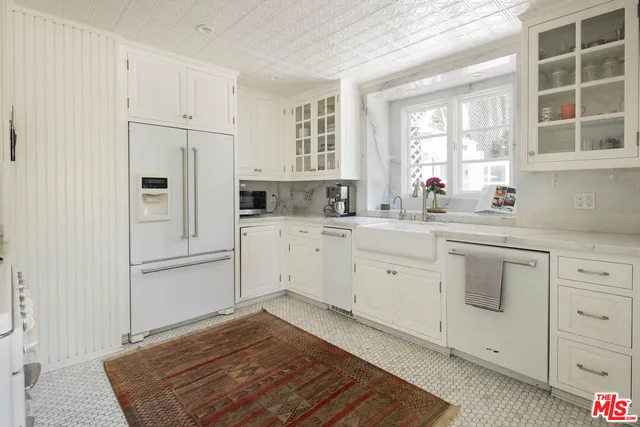 $2,250,000 | 8805 Lookout Mountain Avenue, Los Angeles, CA 90046