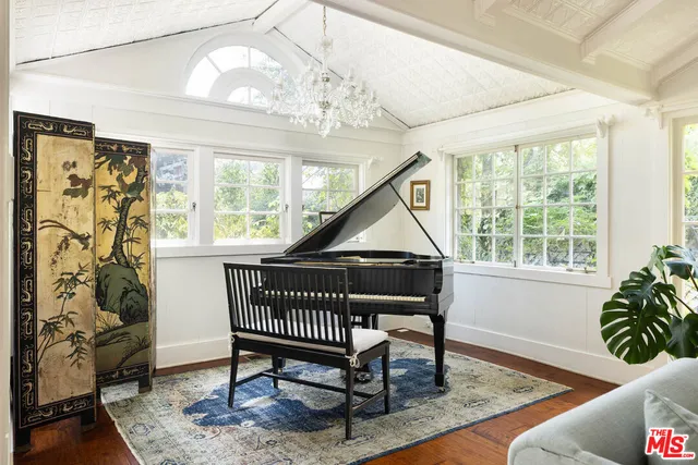 $2,250,000 | 8805 Lookout Mountain Avenue, Los Angeles, CA 90046