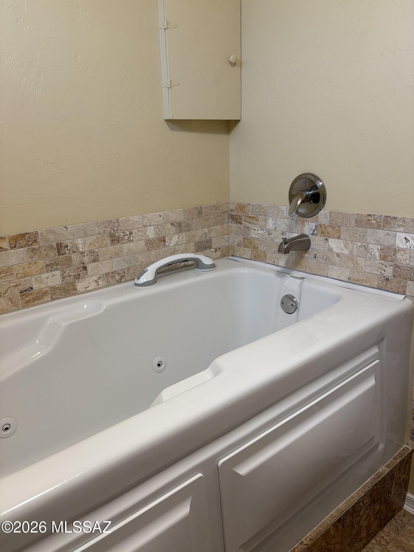 1030 Barrel Cactus Ridge, Unit 108 Benson, AZ 85602 - Photo 23 of 33 Spa room