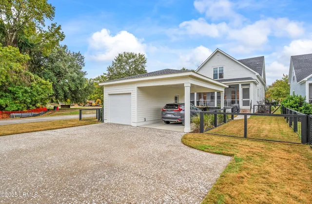 $795,000 | 208 Coosaw Point Boulevard, Beaufort, SC 29907