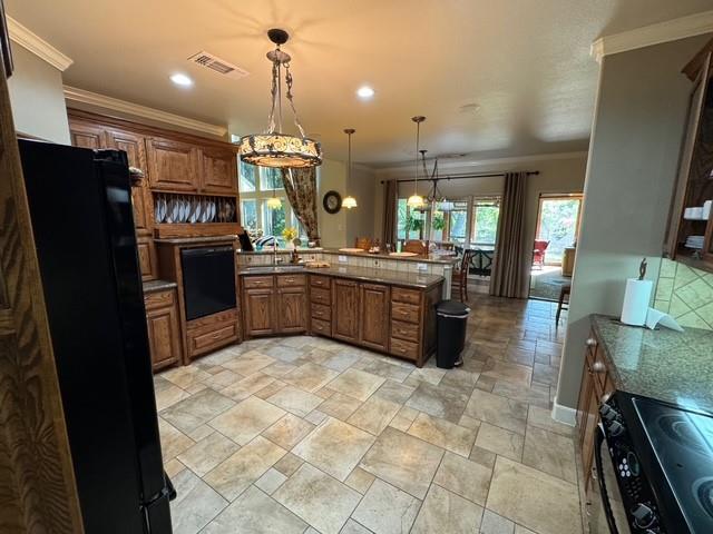 255 Chaparrals Run Azle, TX 76020 - Photo 20 of 35 Kitchen with Eat In Dining