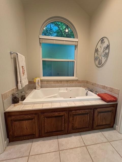 255 Chaparrals Run Azle, TX 76020 - Photo 32 of 35 jetted tub