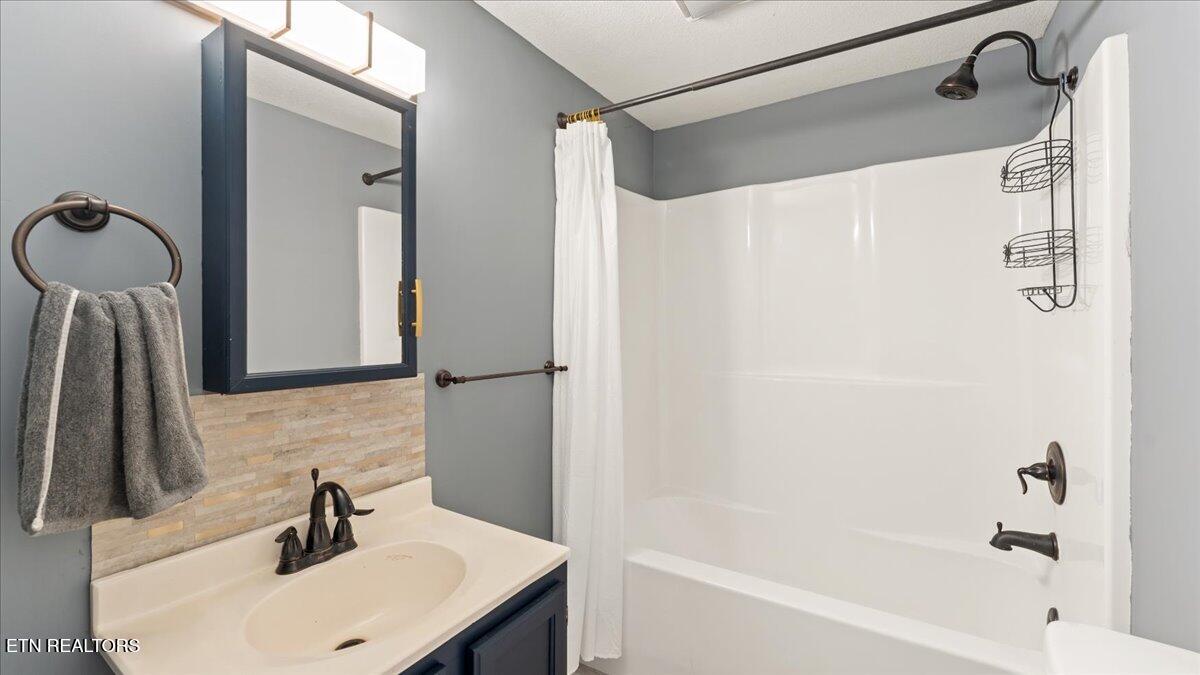 2117 Grey Ridge Road Maryville, TN 37801 - Photo 17 of 24 17-Full Bath