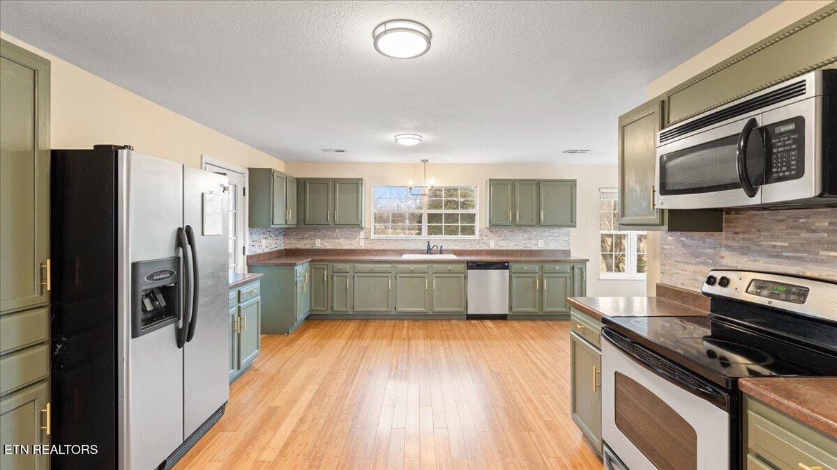 2117 Grey Ridge Road Maryville, TN 37801 - Photo 8 of 24 08-Kitchen