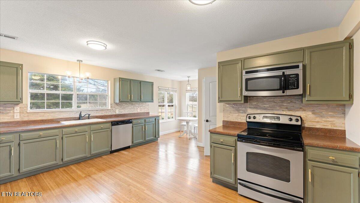 2117 Grey Ridge Road Maryville, TN 37801 - Photo 9 of 24 09-Kitchen