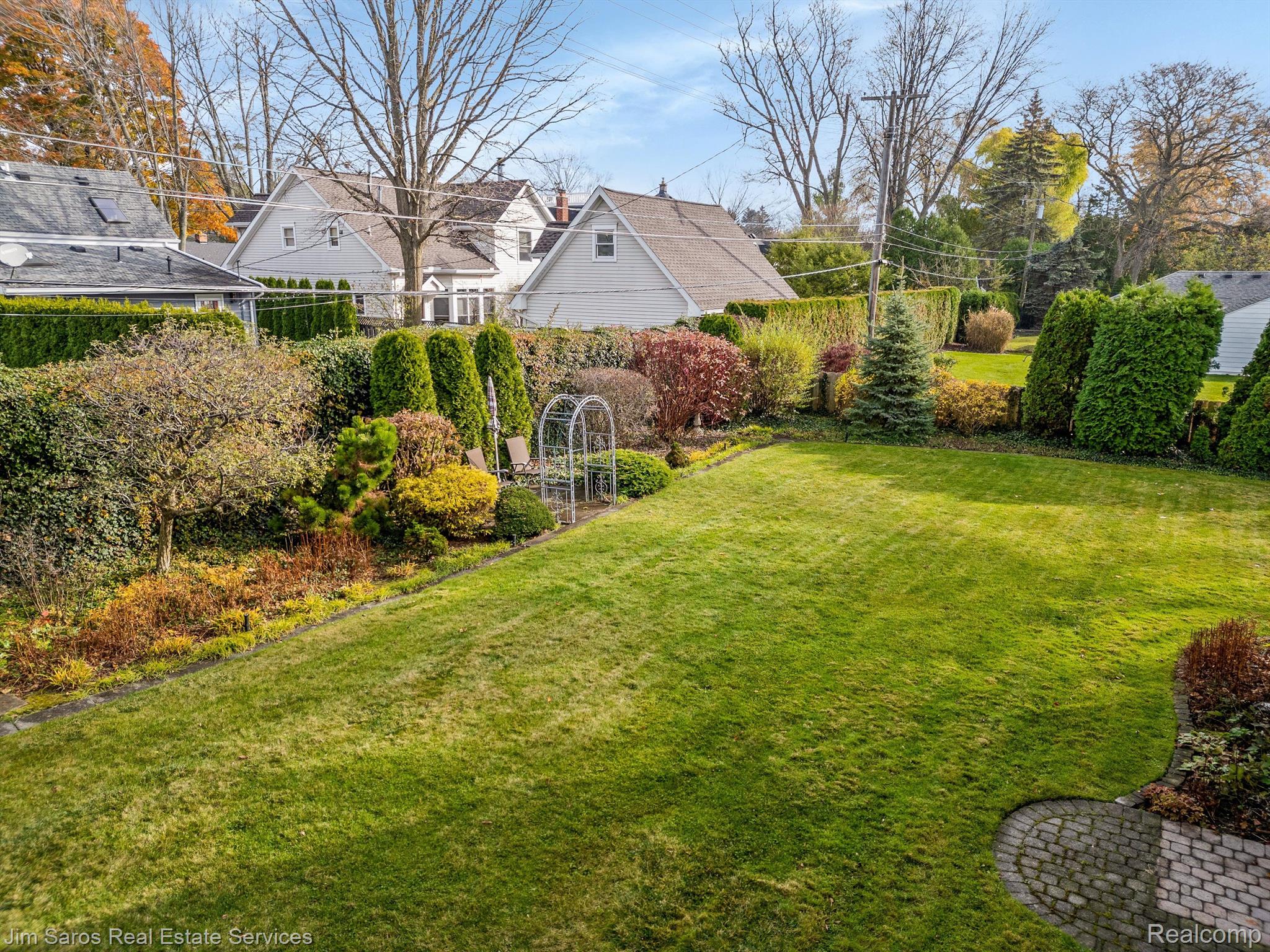 86 Hall Grosse Pointe, MI 48236 - Photo 30 of 37 Gallery Image 30