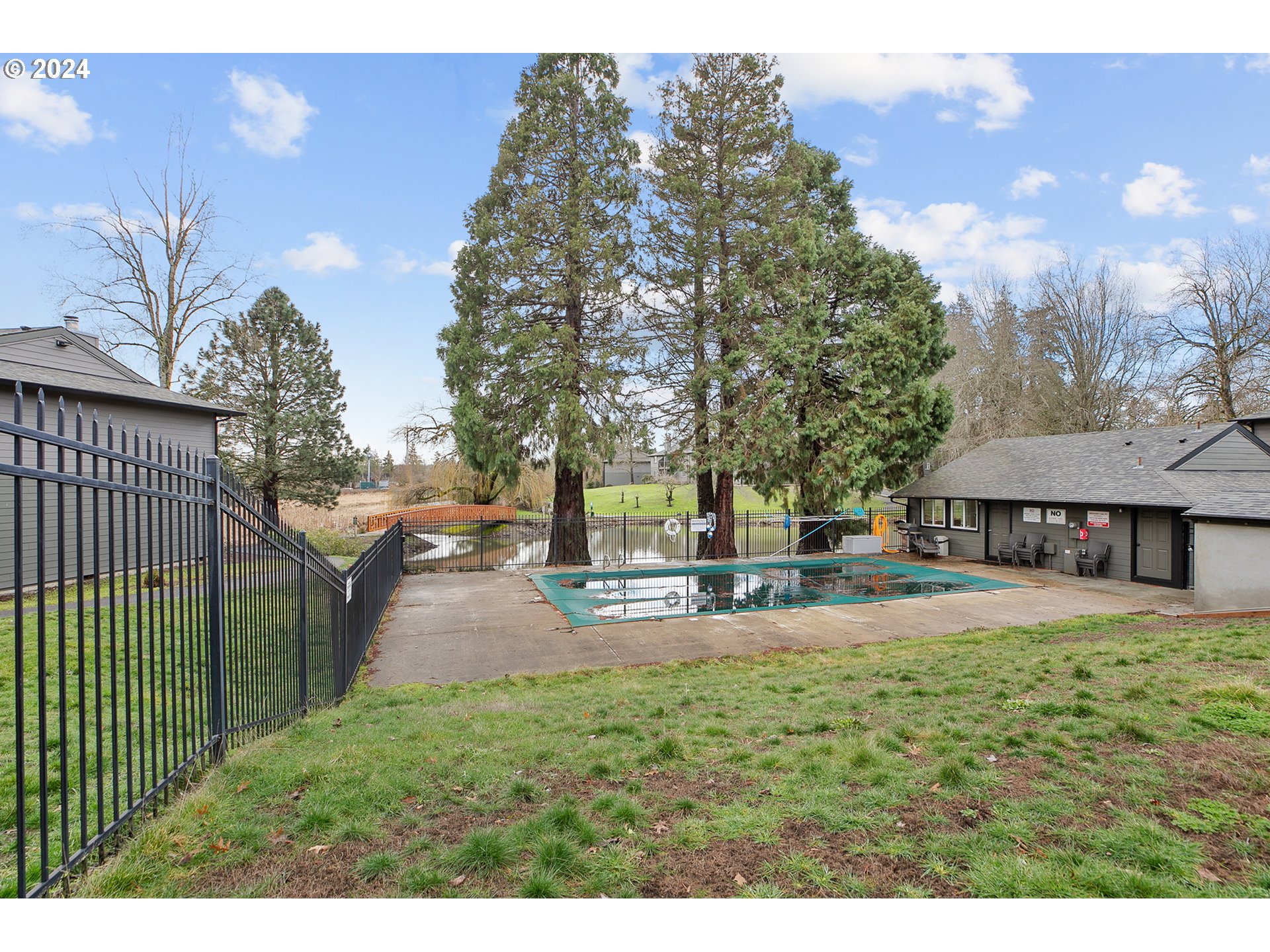 12632 Northwest Barnes Road, Unit 9 Portland, OR 97229 - Photo 17 of 26 Swimming Pool