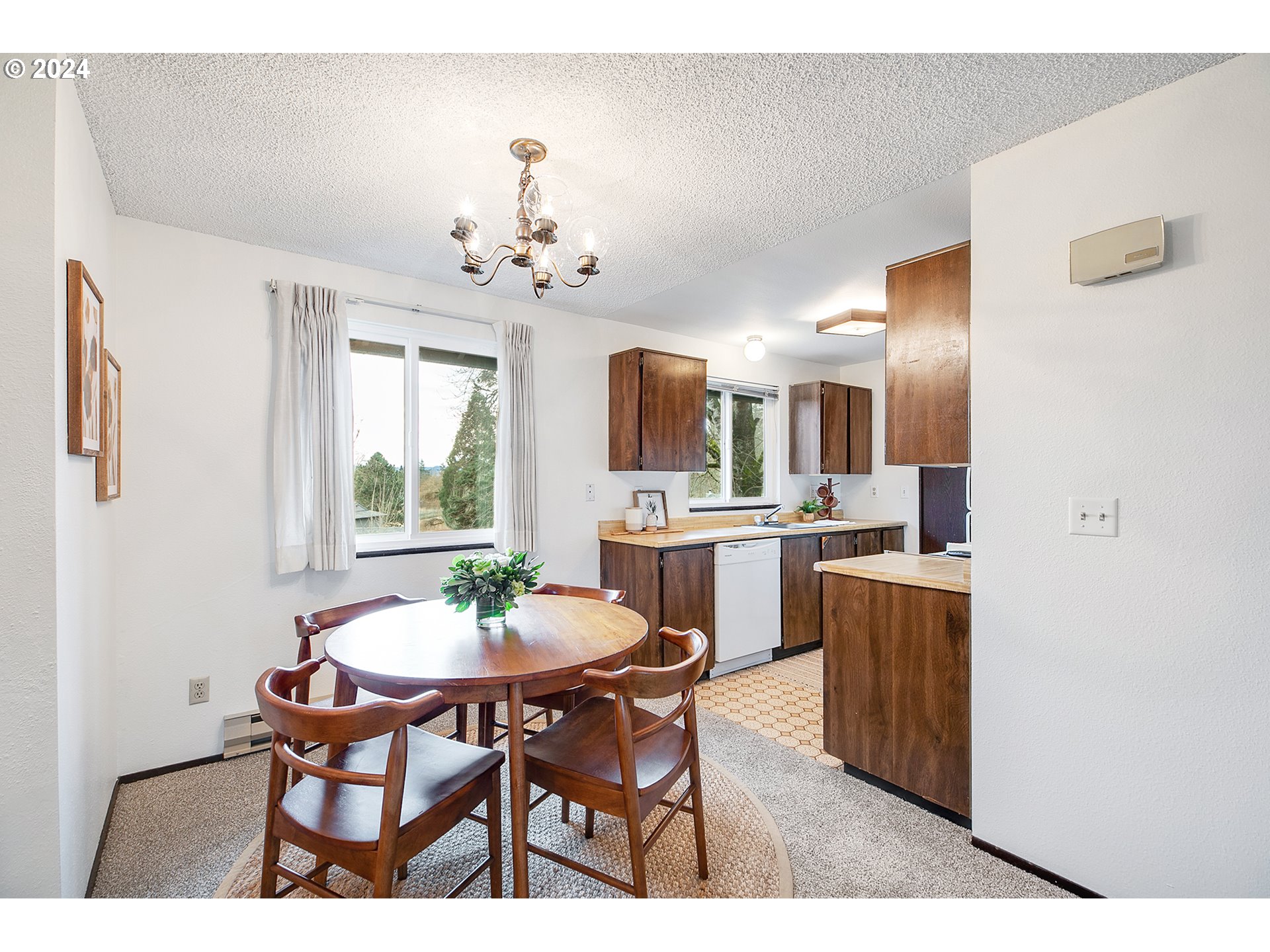 12632 Northwest Barnes Road, Unit 9 Portland, OR 97229 - Photo 6 of 26 Dining Area