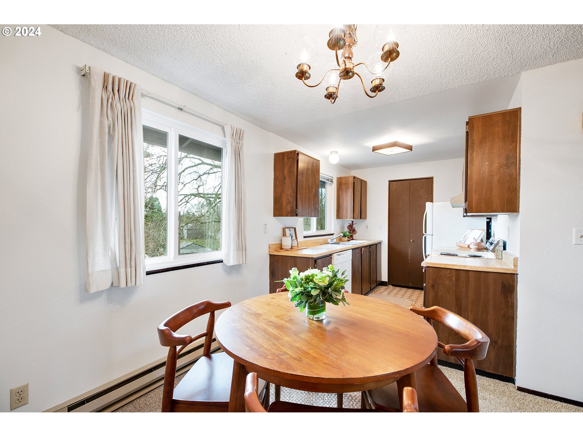 12632 Northwest Barnes Road, Unit 9 Portland, OR 97229 - Photo 7 of 26 Dining Area