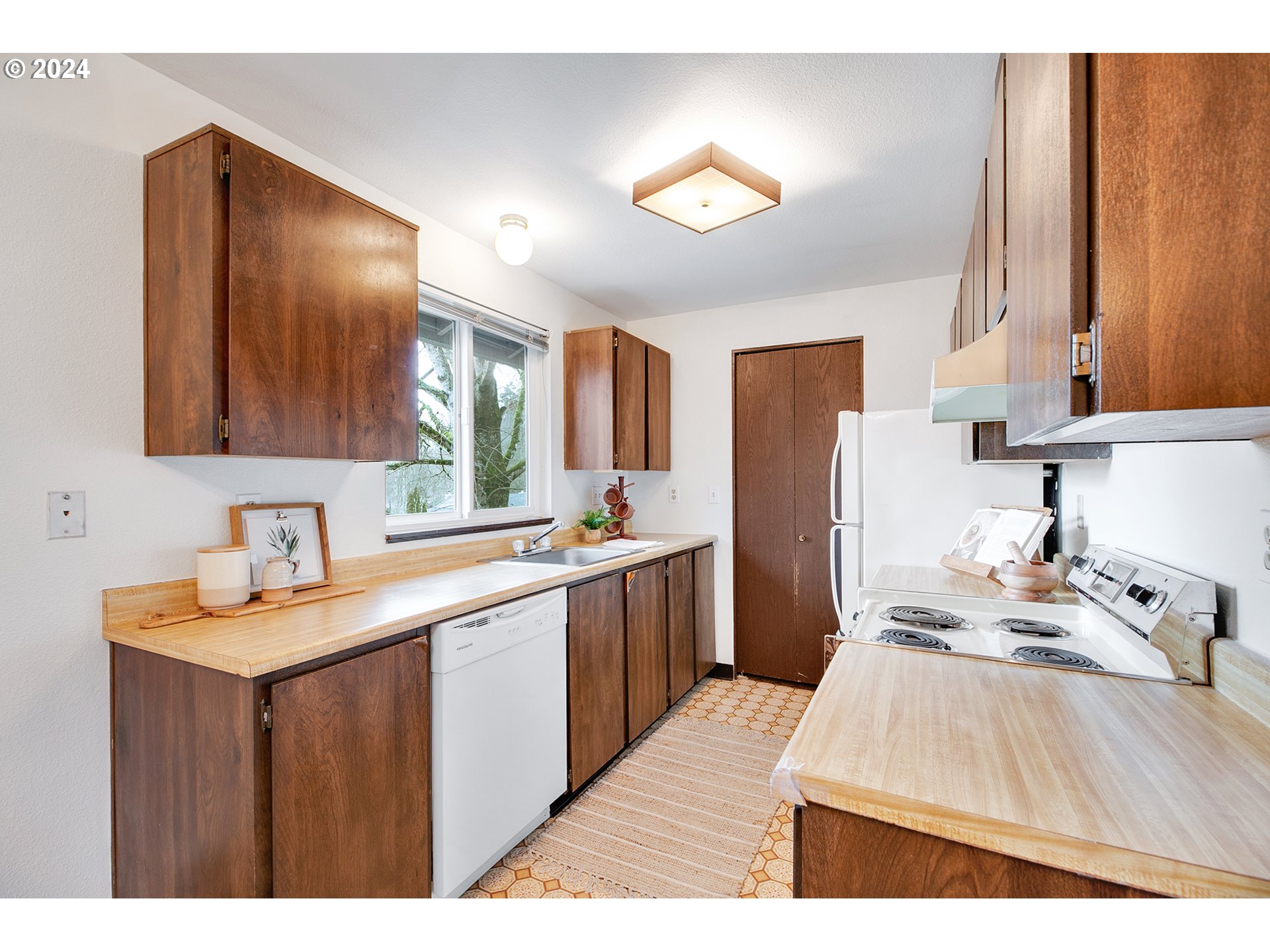 12632 Northwest Barnes Road, Unit 9 Portland, OR 97229 - Photo 9 of 26 Kitchen