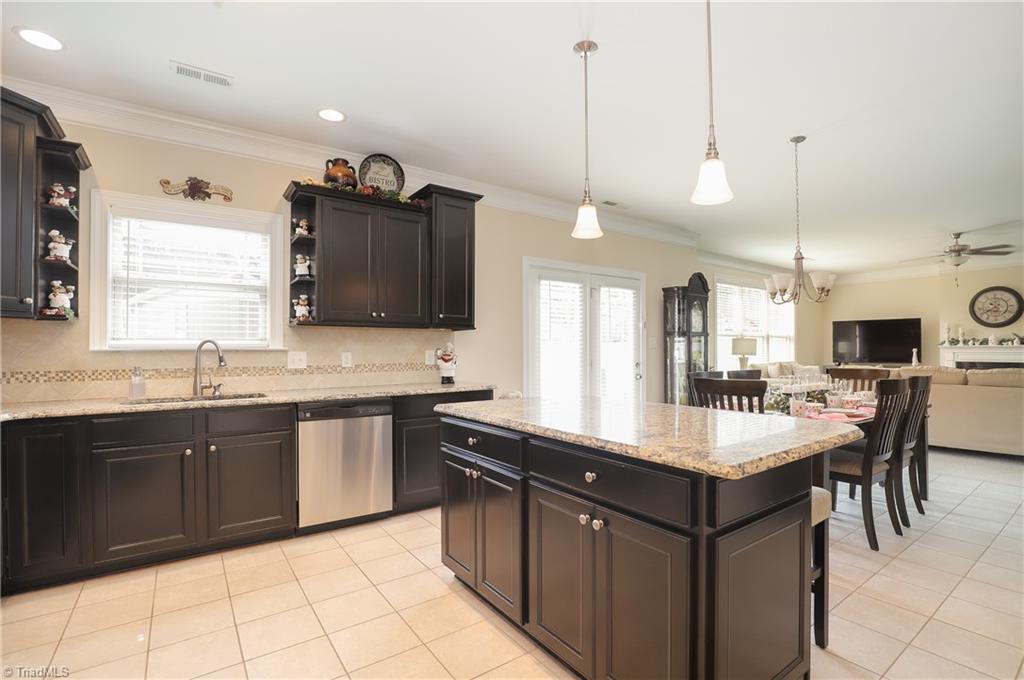 2689 Lamplight Circle High Point, NC 27265 - Photo 15 of 37