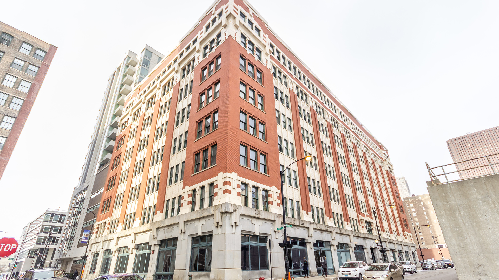 732 South Financial Place, Unit 417 Chicago, IL 60605 - Photo 1 of 13