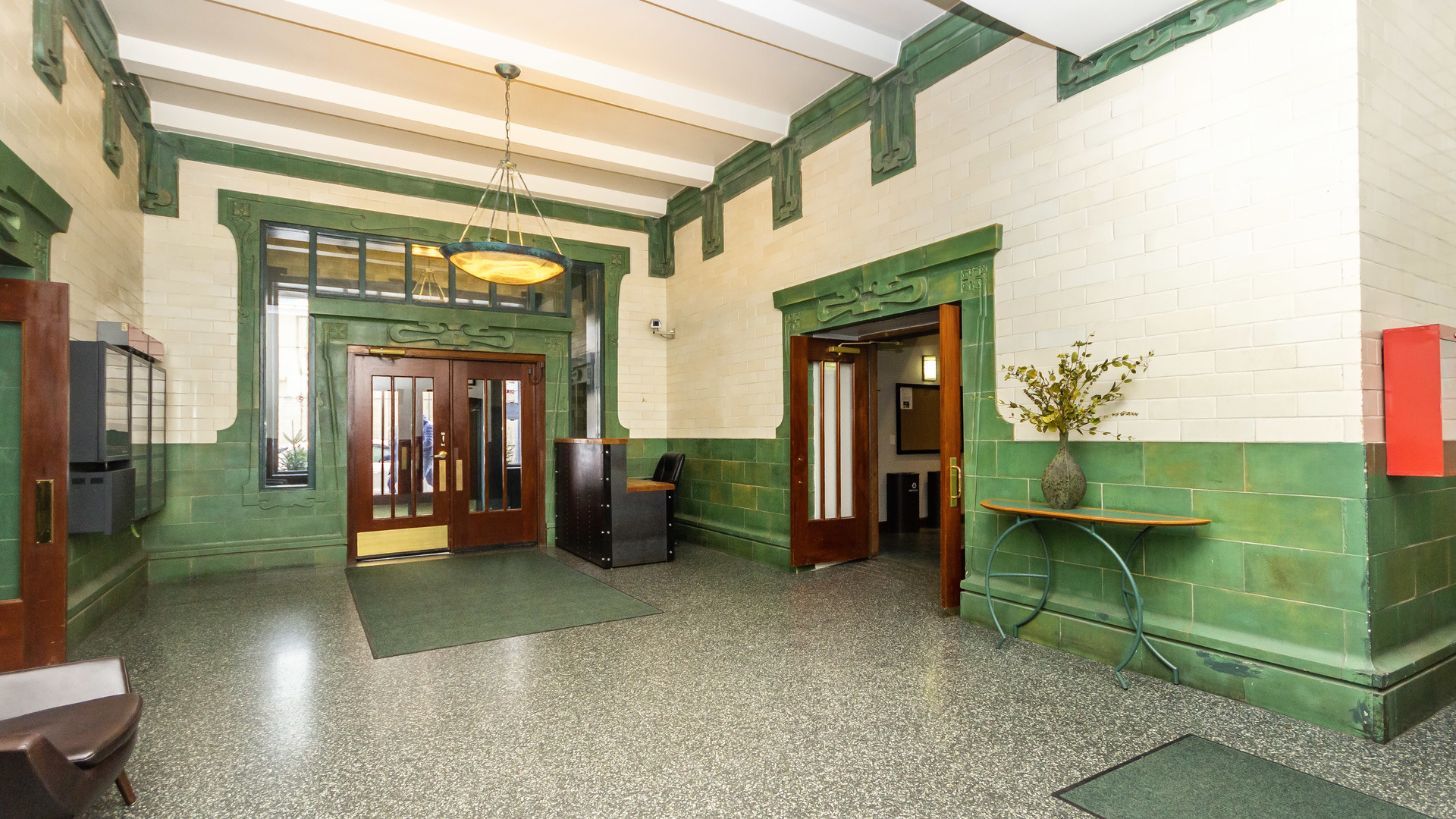 732 South Financial Place, Unit 417 Chicago, IL 60605 - Photo 2 of 13