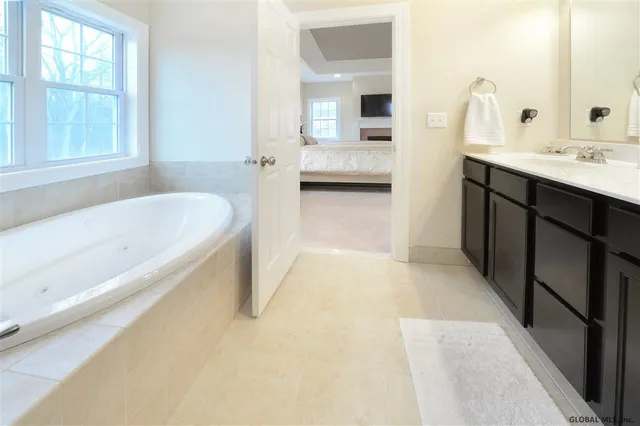 $638,700 | 69 Lakepointe Way, Saratoga Springs, NY 12866