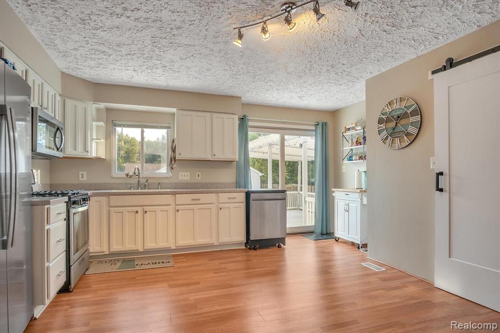 17550 Common Road Roseville, MI 48066 - Photo 11 of 34 Gallery Image 11