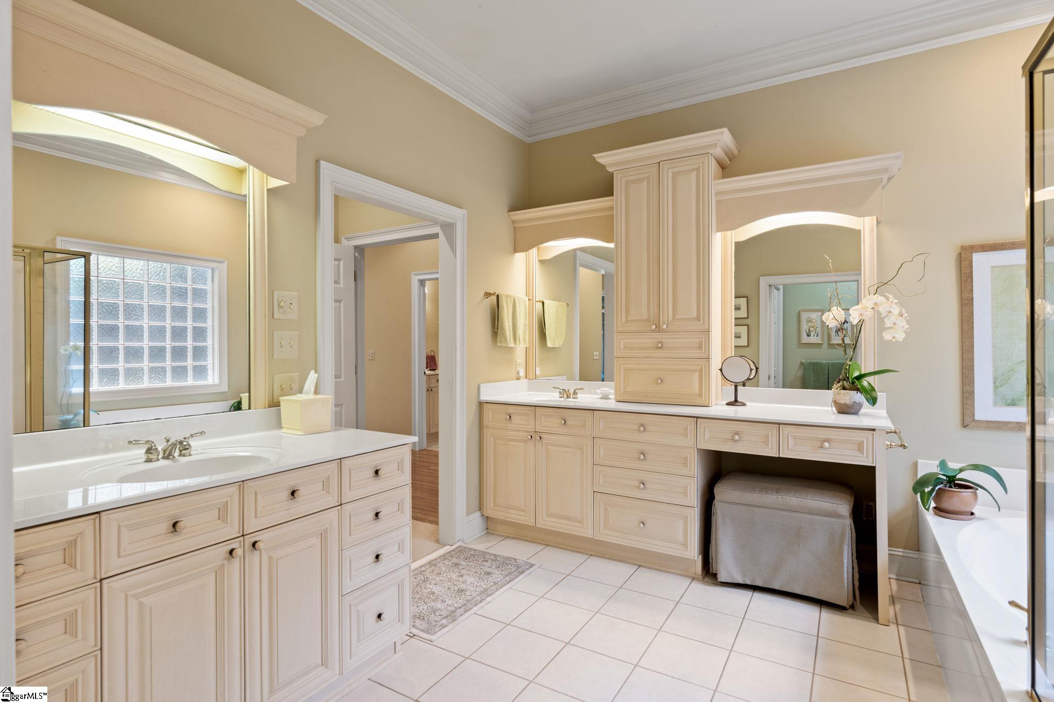 105 East Round Hill Road Greenville, SC 29617 - Photo 18 of 50