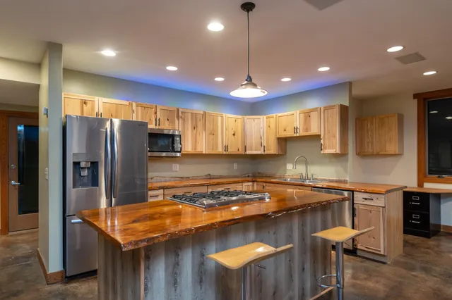 $609,900 | W11545 478th Avenue, Prescott, WI 54021