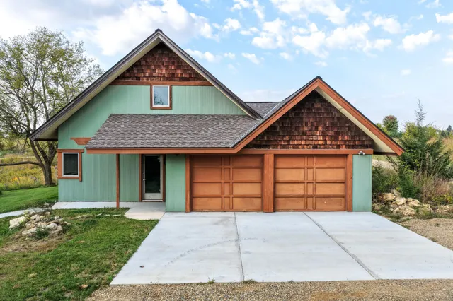 $609,900 | W11545 478th Avenue, Prescott, WI 54021