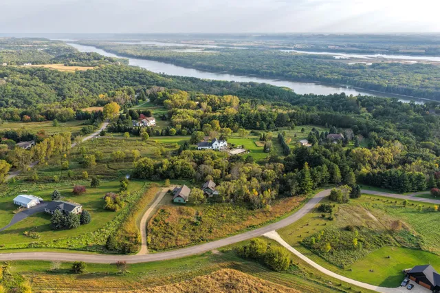 $609,900 | W11545 478th Avenue, Prescott, WI 54021