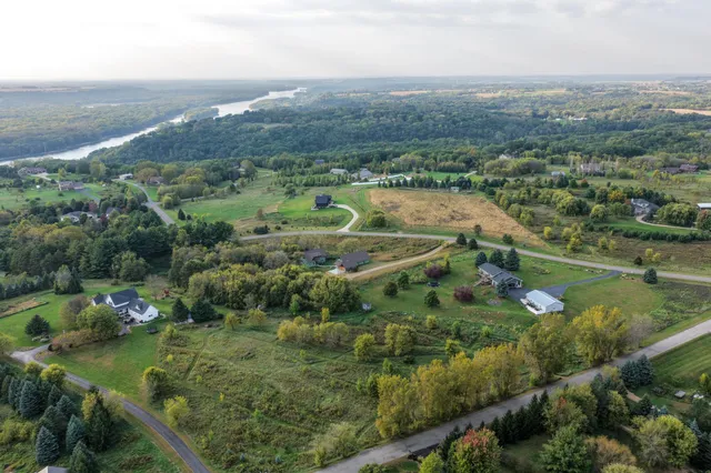 $609,900 | W11545 478th Avenue, Prescott, WI 54021