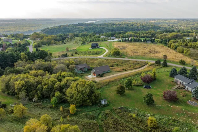 $609,900 | W11545 478th Avenue, Prescott, WI 54021