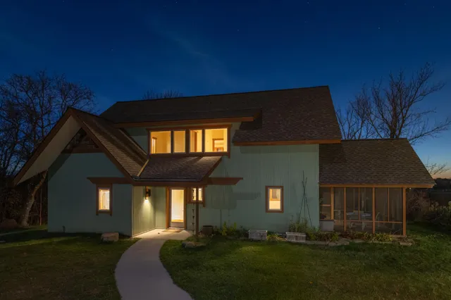 $609,900 | W11545 478th Avenue, Prescott, WI 54021