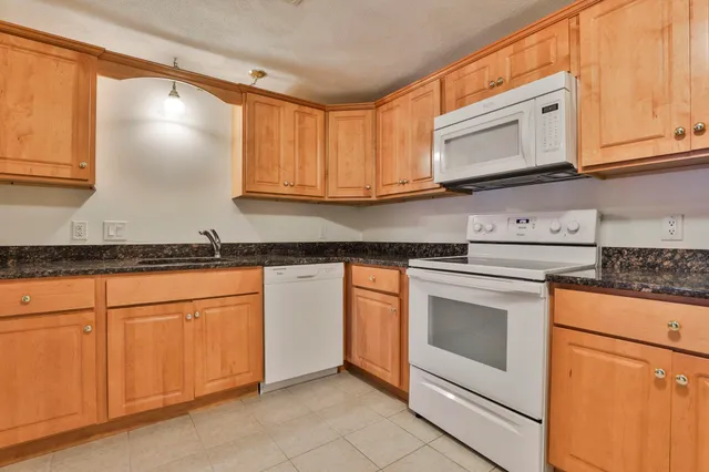 $259,500 | 4-211 Heritage Village Drive, Nashua, NH 03062