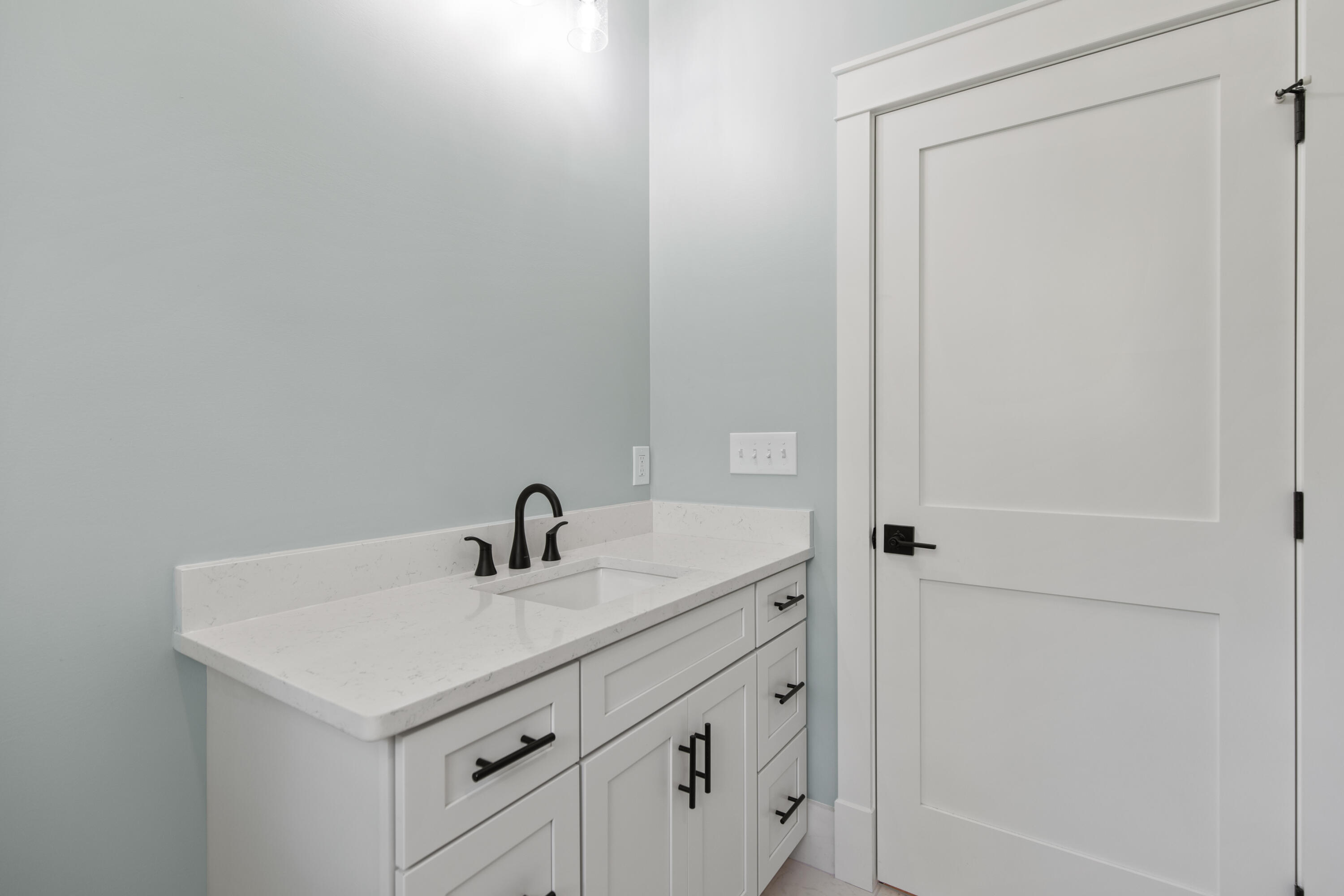 199 Thompson Road Kennebunk, ME 04043 - Photo 25 of 50 199 Thompson Kennebunk Interior-015