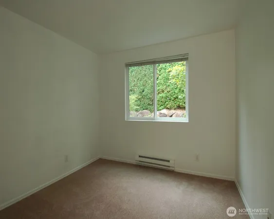 $2,500 | 12720 Northeast 10th Place, Unit D 202, Bellevue, WA 98005