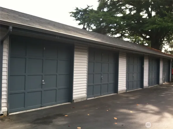 $2,500 | 12720 Northeast 10th Place, Unit D 202, Bellevue, WA 98005