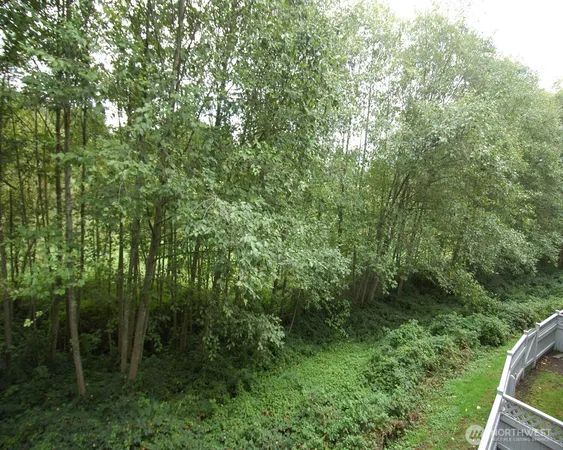 $2,500 | 12720 Northeast 10th Place, Unit D 202, Bellevue, WA 98005