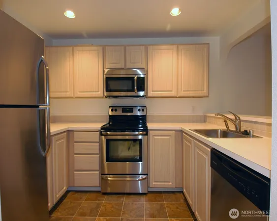 $2,500 | 12720 Northeast 10th Place, Unit D 202, Bellevue, WA 98005