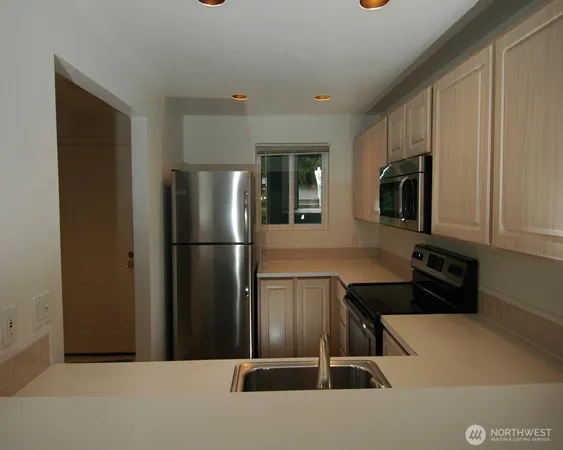 $2,500 | 12720 Northeast 10th Place, Unit D 202, Bellevue, WA 98005