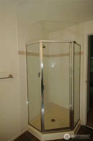 $2,500 | 12720 Northeast 10th Place, Unit D 202, Bellevue, WA 98005