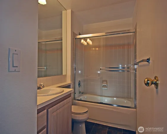 $2,500 | 12720 Northeast 10th Place, Unit D 202, Bellevue, WA 98005