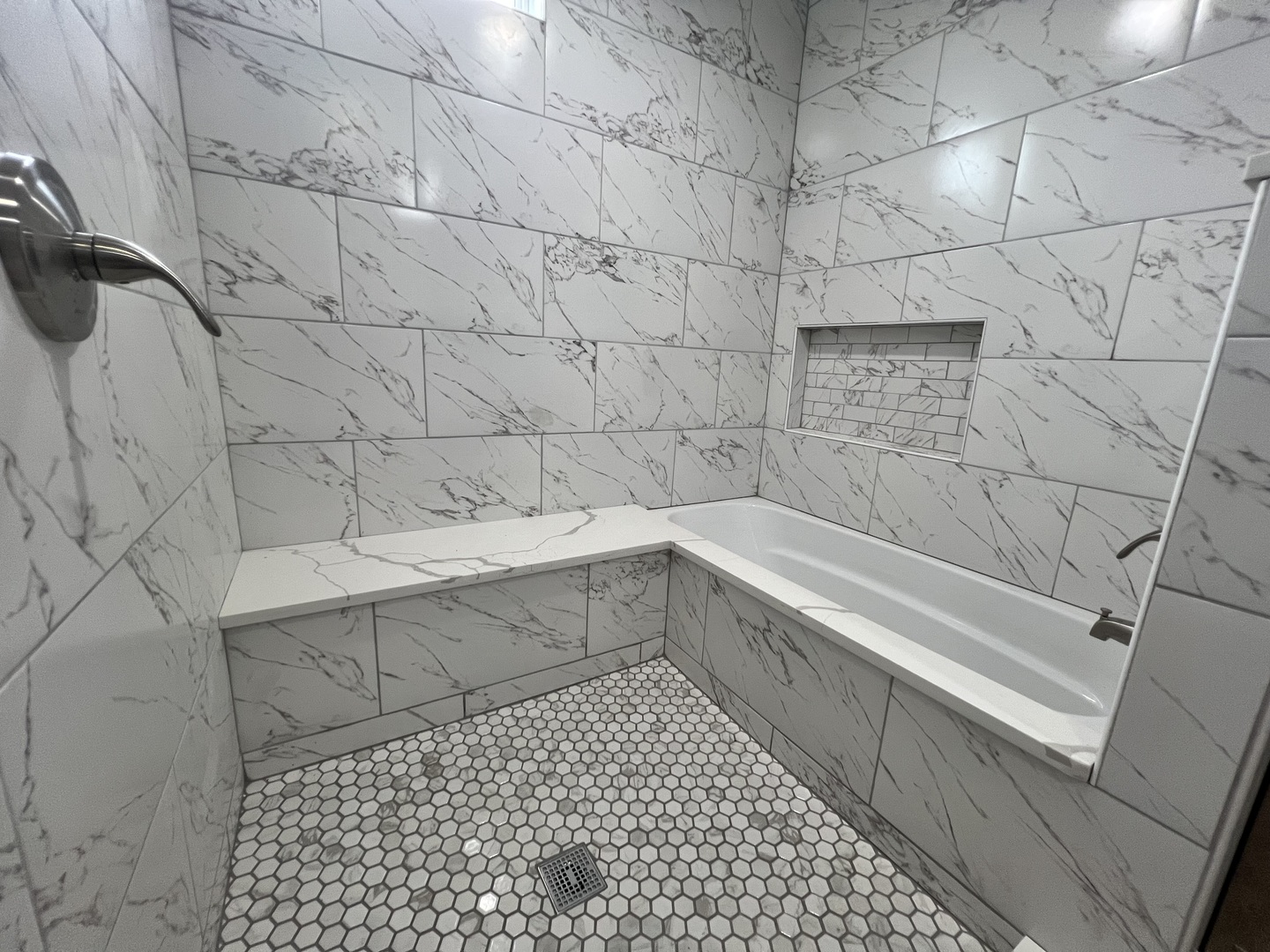 600 North Pine Avenue Chicago, IL 60644 - Photo 20 of 21 a bathroom with a bathtub and shower
