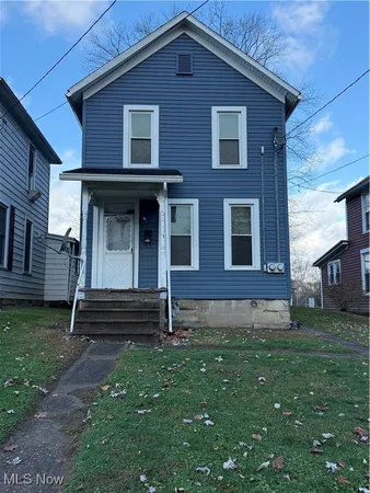 $99,900 | 611 Riverside Drive, St. Marys, WV 26170