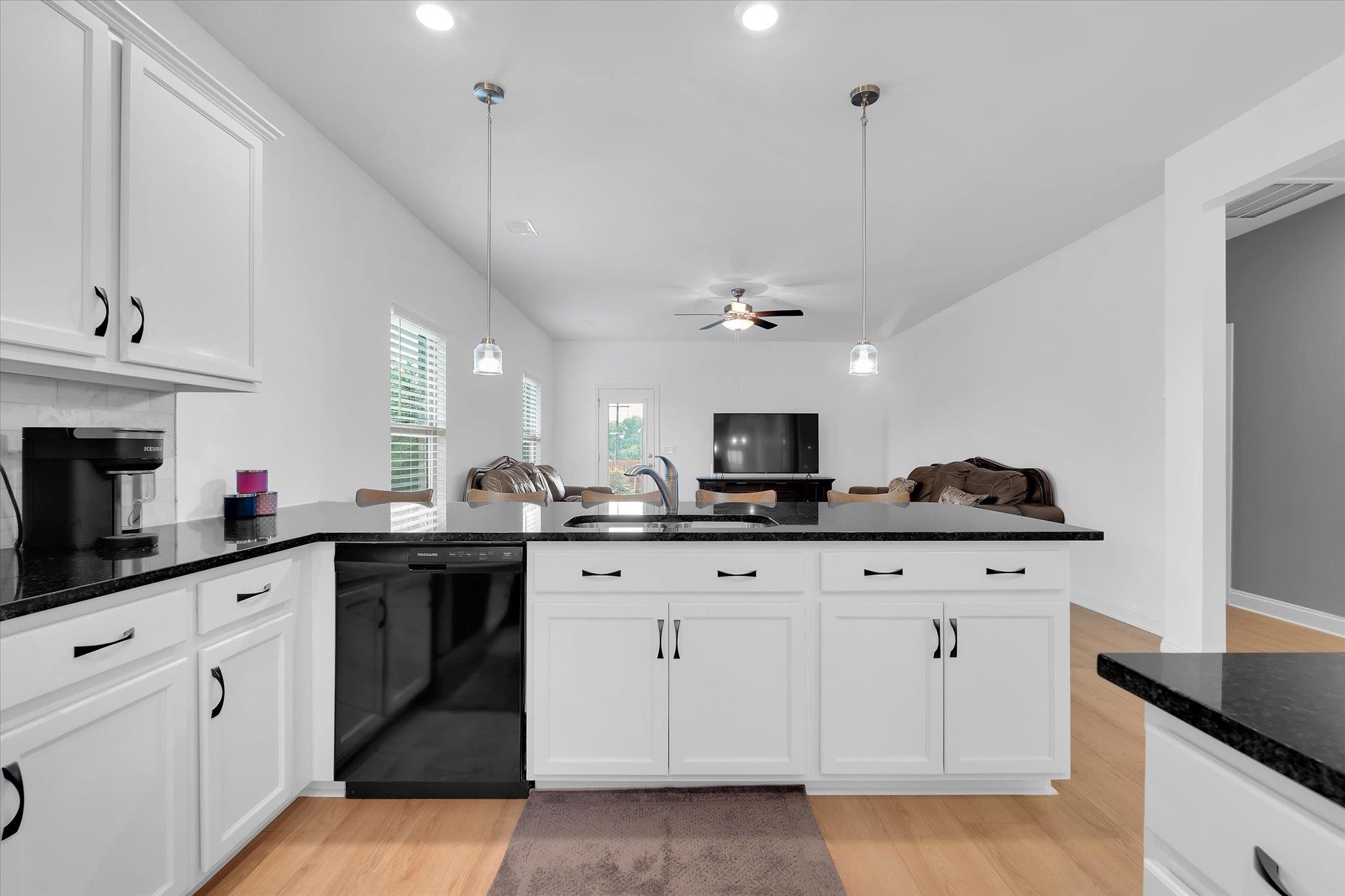 1037 Spruce Grove Road Duncan, SC 29334 - Photo 5 of 25
