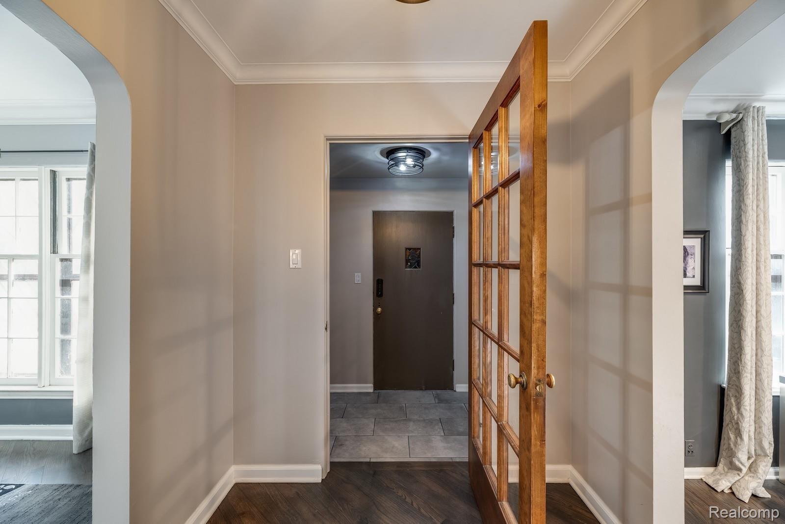 518 Barrington Road Grosse Pointe, MI 48230 - Photo 5 of 63 05__DSC8993_mls.jpg