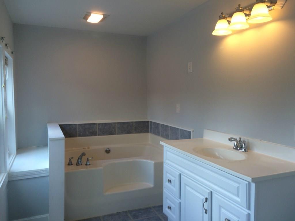 191 Dutch Neck Road Waldoboro, ME 04572 - Photo 15 of 35 Master Bath