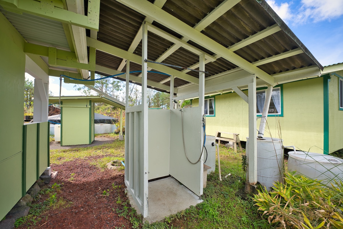 11-1984 Ohialani Road Mountain View, HI 96771 - Photo 13 of 19 a view of a porch