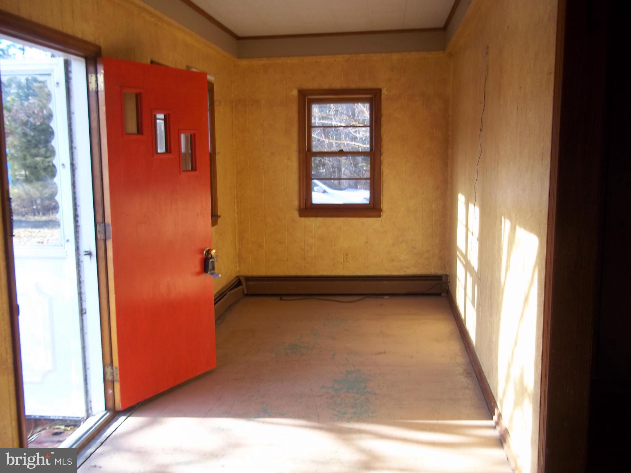 5707 Cassons Neck Road Cambridge, MD 21613 - Photo 2 of 16 Interior (General)
