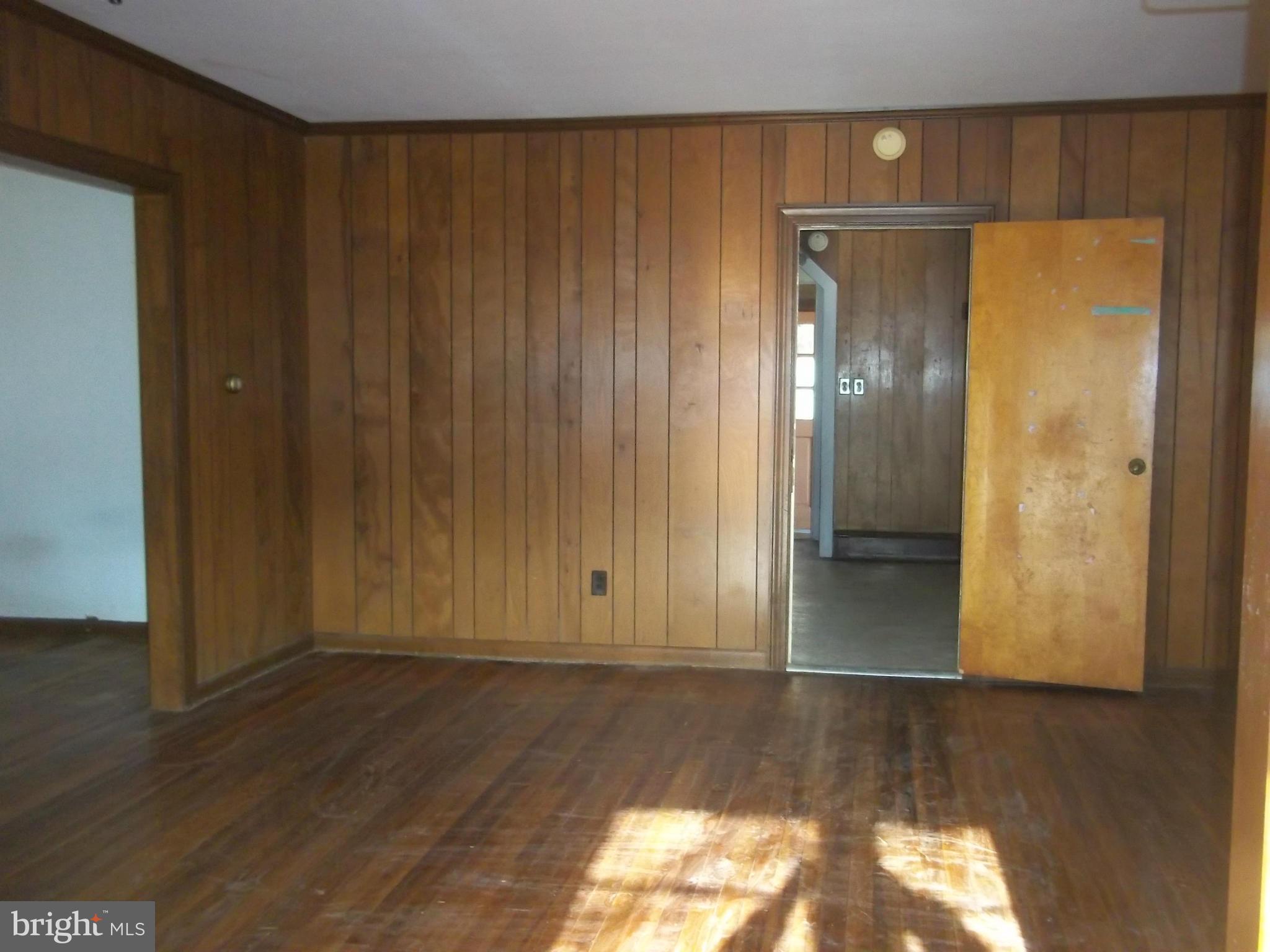 5707 Cassons Neck Road Cambridge, MD 21613 - Photo 3 of 16 Living Room