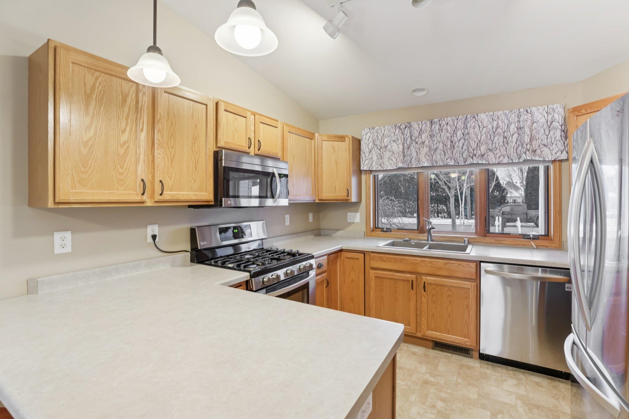 5879 Holscher Road McFarland, WI 53558 - Photo 10 of 33