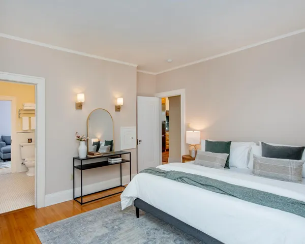 $795,000 | 1917 Summit Avenue, Unit 2, St. Paul, MN 55105